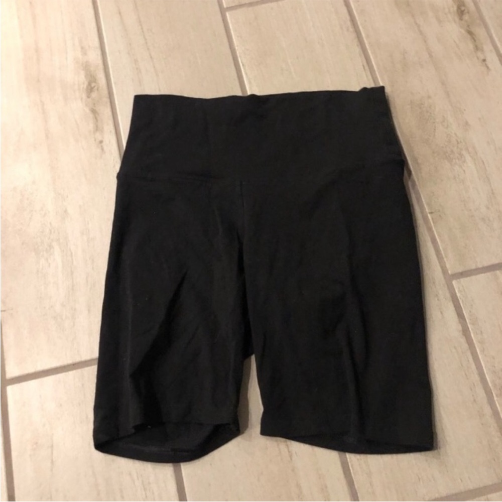TNA chill aritzia high rise 7in biker short